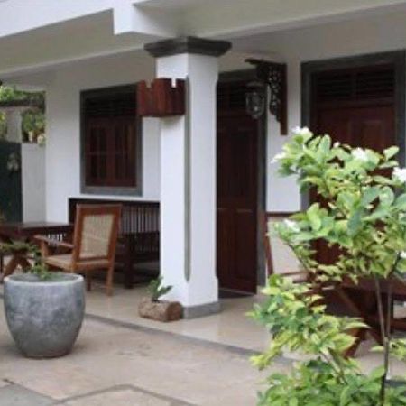Vista Happy Night Holiday Inn Unawatuna Exterior foto