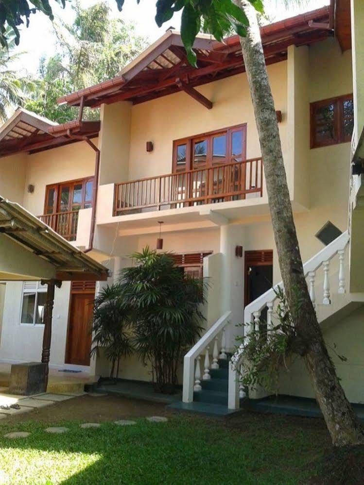 Vista Happy Night Holiday Inn Unawatuna Exterior foto